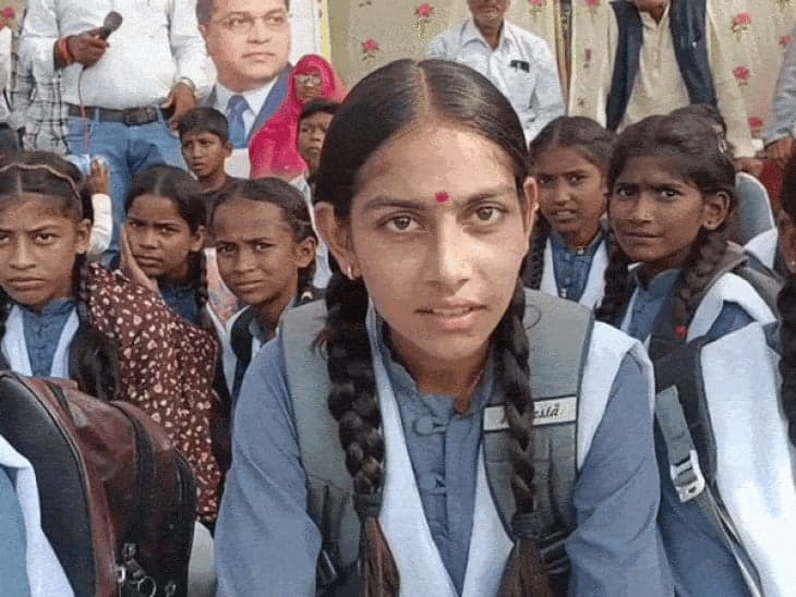 रीवा: स्कूल तक सड़क नहीं, 456 बच्चे धरने पर बैठे, 10.04 करोड़ मंजूर