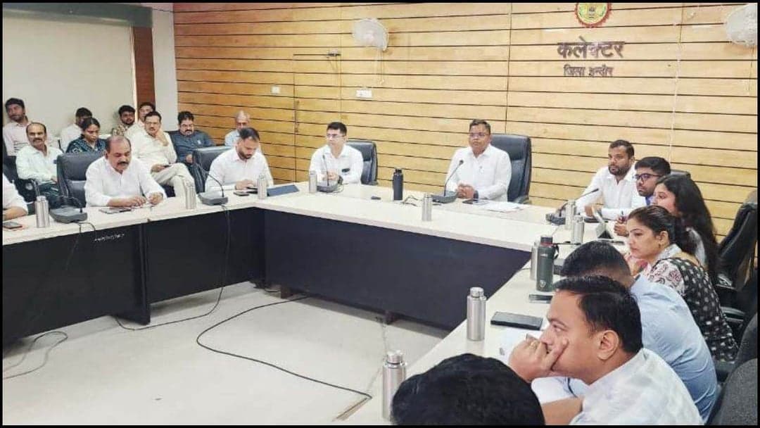 शासकीय भूमि से अतिक्रमण हटाने अभियान तेज करें