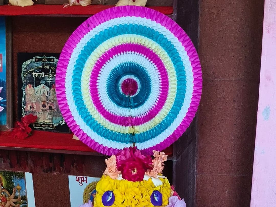 दुर्गा मंदिरों में महाआरती के लिए उमड़ रही भक्तों की भीड़, सुरक्षा के कड़े इंतजाम