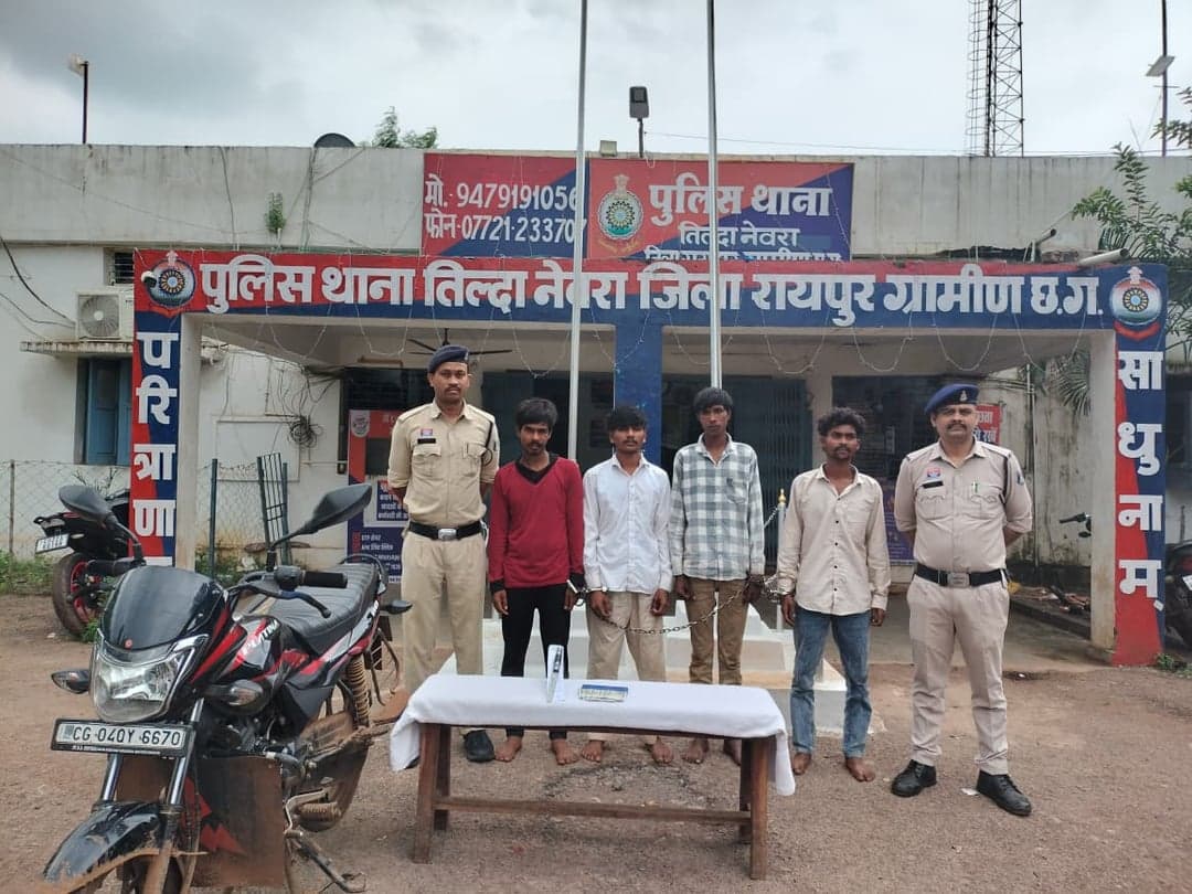 रात करीब 2 बजे ट्रक चालक से लूट, चार आरोपी गिरफ्तार