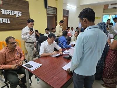 कलेक्टर ने जन सुनवाई में 88 से अधिक आवेदकों की समस्याएं सुनीं