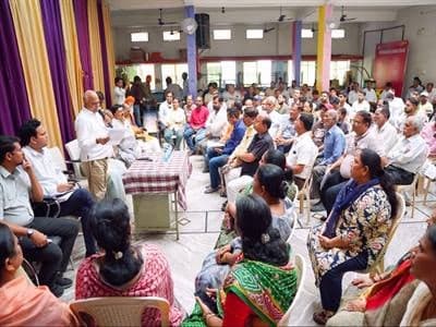 विधायक खंडेलवाल का नगर भ्रमण: विकास कार्यों का जायजा, समस्याएं सुनीं