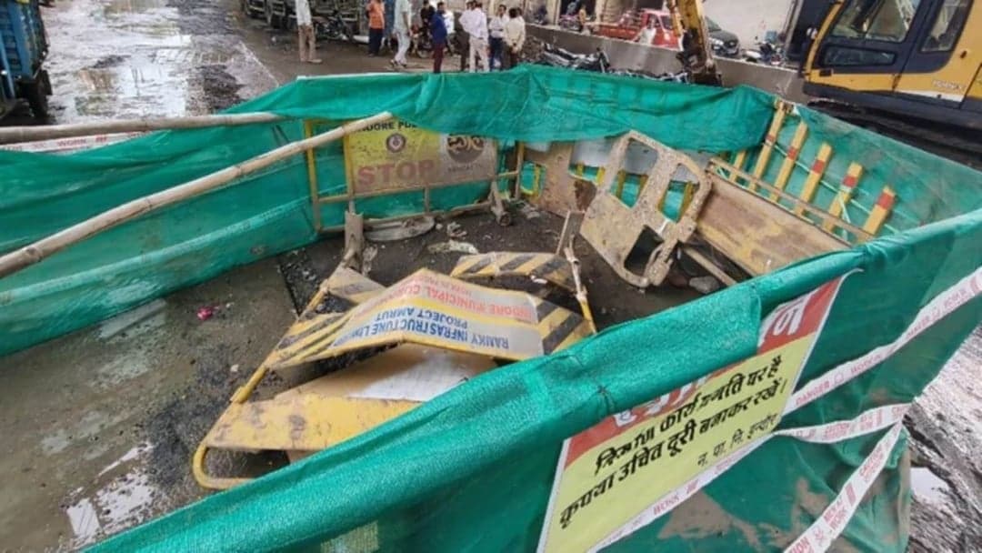 इंदौर में सड़क धंसने का सिलसिला जारी, परदेशीपुरा में एक साल में दूसरी बार हुआ हादसा