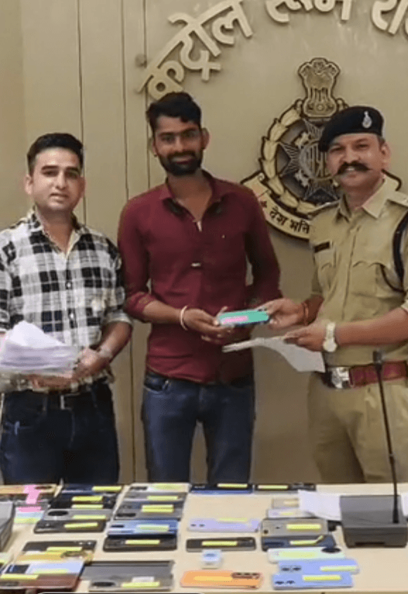 राजगढ़ पुलिस ने 251 मोबाइल फोन मालिकों को लौटाए