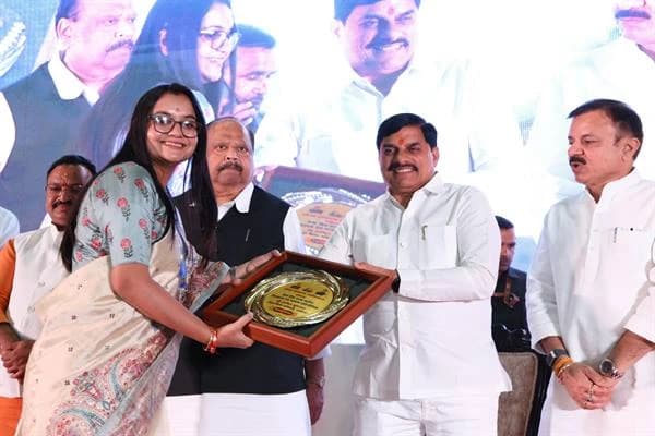 मुख्यमंत्री यादव ने विजेताओं को किया सम्मानित