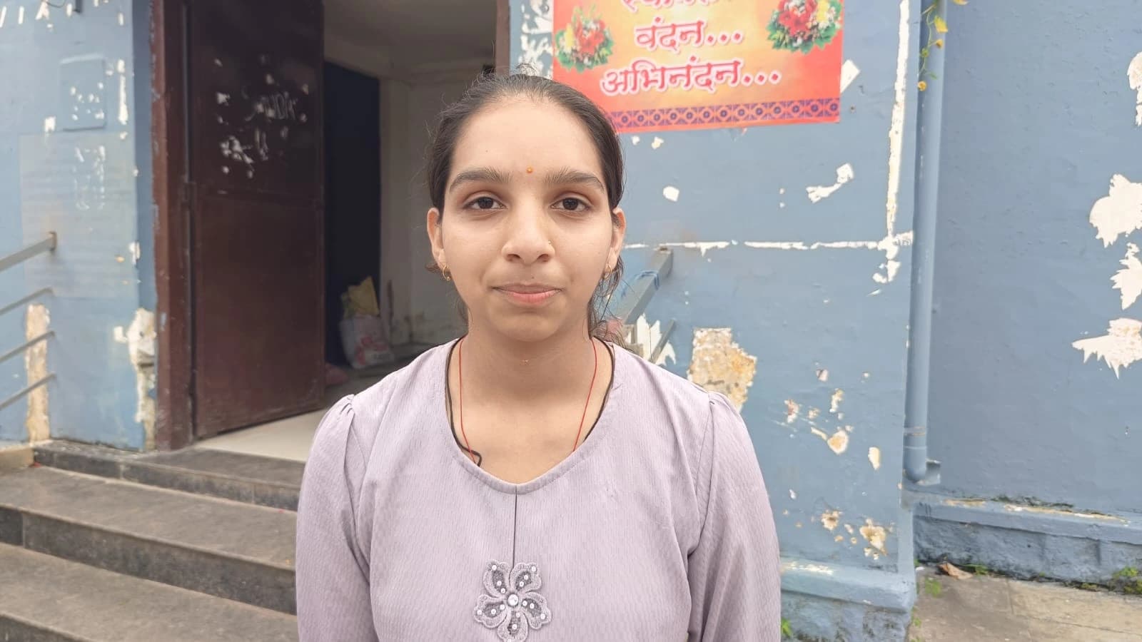 निशा मीना को मिली मुख्यमंत्री स्कूटी योजना से ई-स्कूटी