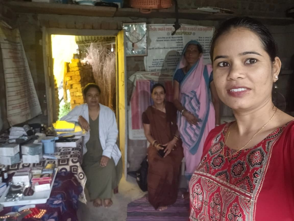 ग्राम स्वास्थ्य एवं पोषण दिवस पर 320 बच्चों का टीकाकरण
