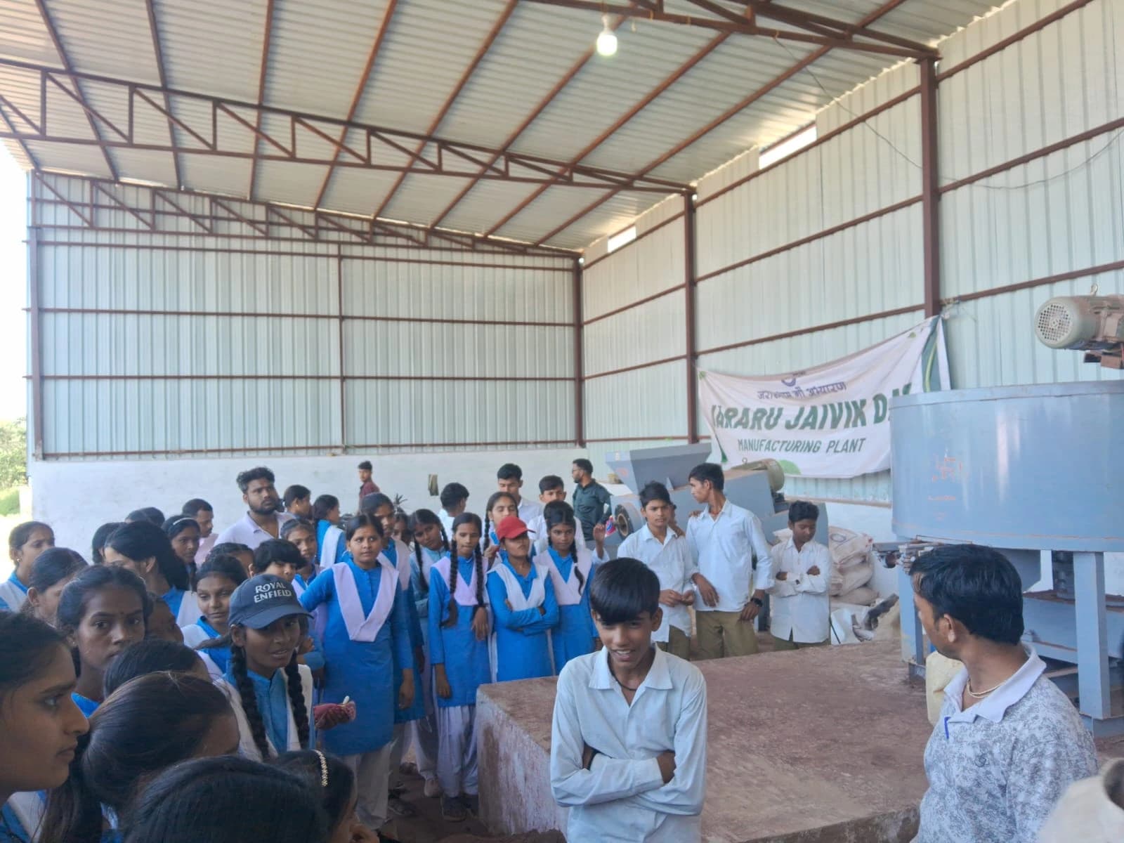 विद्यार्थियों ने गौ-अभ्यारण्य में सीखा गौपालन और पर्यावरण संरक्षण का व्यावहारिक ज्ञान