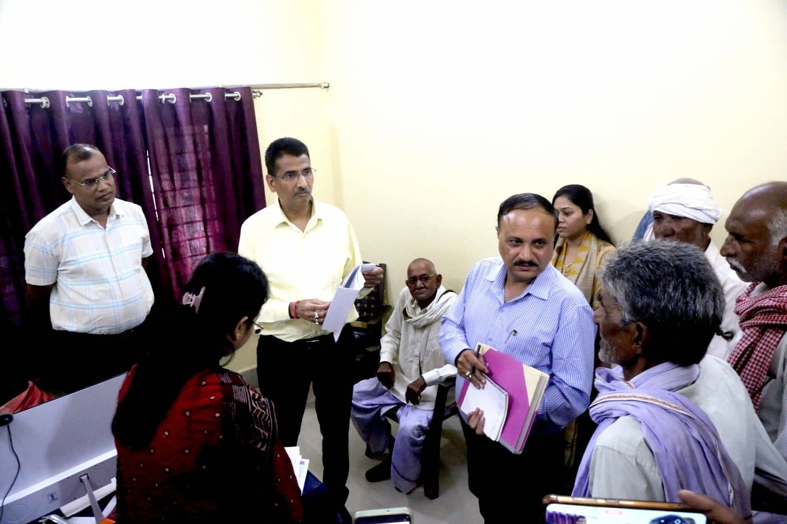 पंजीयक कार्यालय में अनियमितता, कलेक्टर ने रजिस्टर जब्त किया