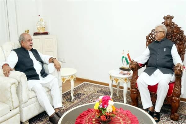 लोकभवन में राज्यपाल पटेल और विधानसभा अध्यक्ष तोमर के बीच हुई महत्वपूर्ण सौजन्य भेंट