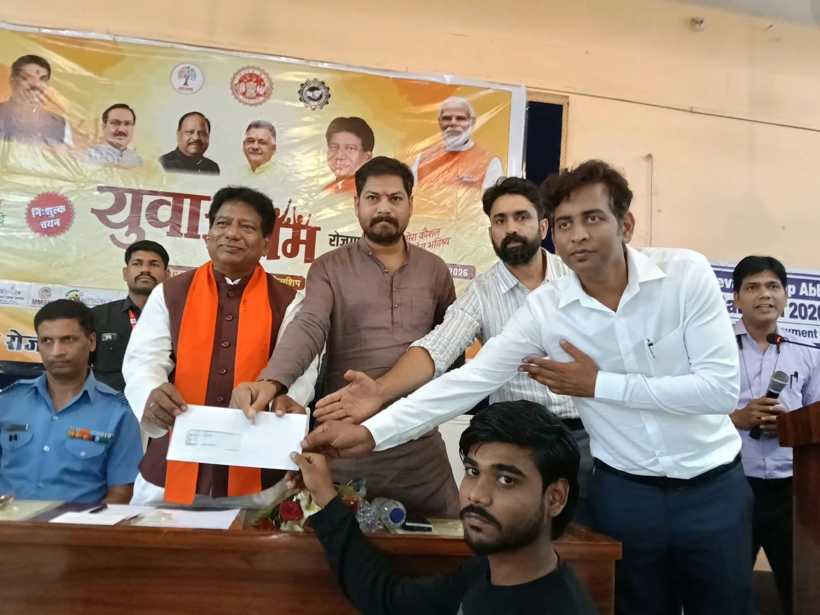 रोजगार मेले ने बदली युवाओं की किस्मत, आष्टा में 186 का हुआ विभिन्न कंपनियों में चयन
