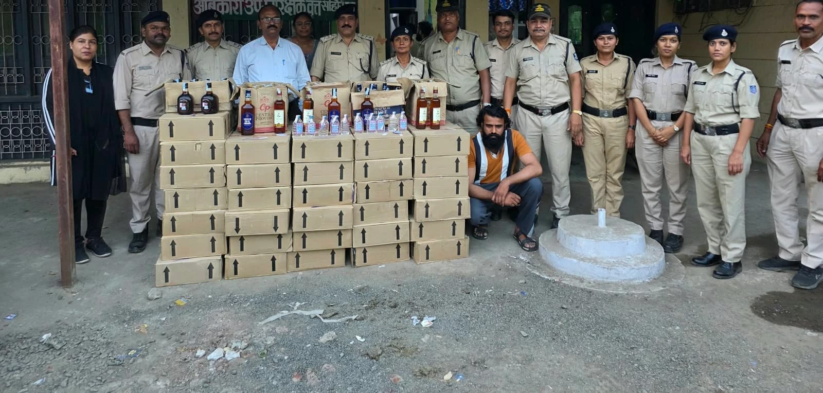 आबकारी विभाग की कार्रवाई: 2 लाख की मदिरा जब्त