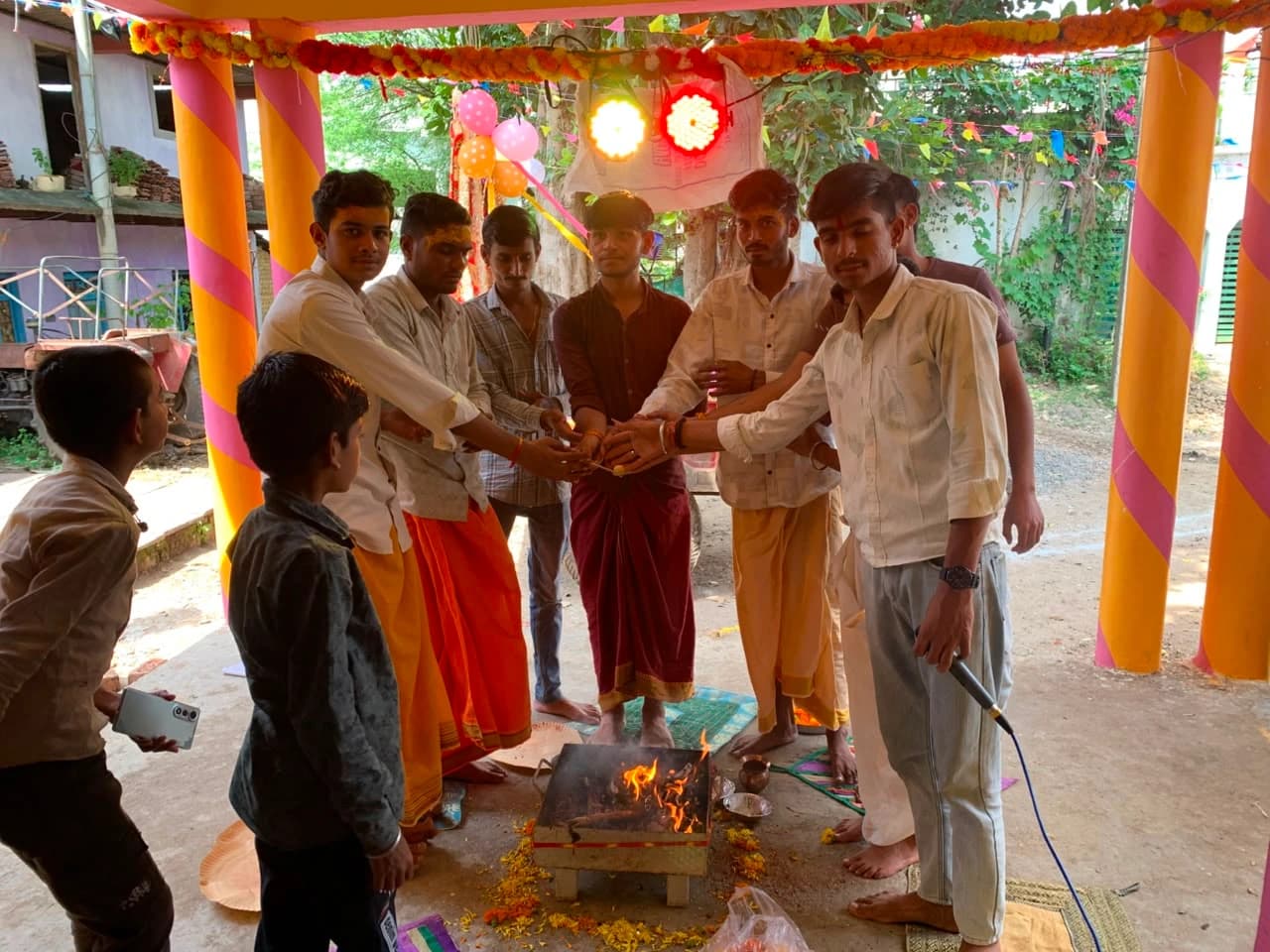 बरखेड़ा में विश्व कल्याण के लिए हवन आयोजित
