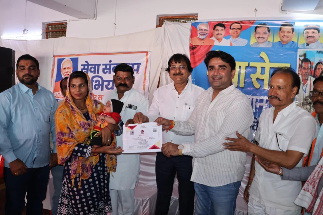 सीहोर में 'आपकी सरकार आपके द्वार' शिविर: नागरिकों की समस्याओं का मौके पर समाधान