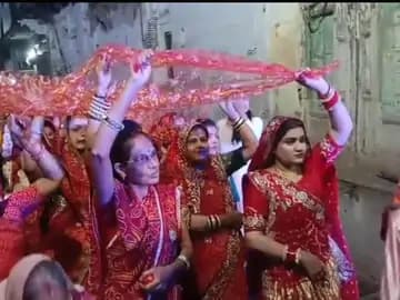 इछावर में निकली 501 मीटर लंबी चुनरी यात्रा