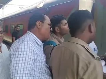 कामायनी एक्सप्रेस में महिला की संदिग्ध मौत, पति को नहीं हुआ डॉक्टरों पर यकीन