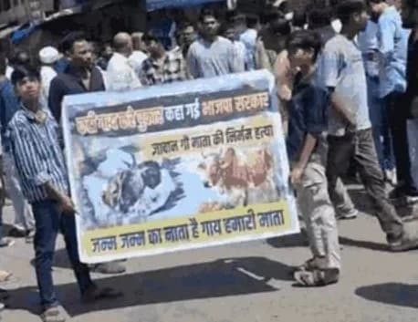 दमोह में गोवंश अवशेष मिलने पर हिंदू संगठनों का विरोध, बाजार बंद