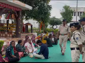 रक्षाबंधन पर जेल में भाई-बहन का मिलन