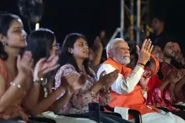पीएम मोदी ने जेन-जी के भजन क्लबिंग कार्यक्रम में भाग लिया