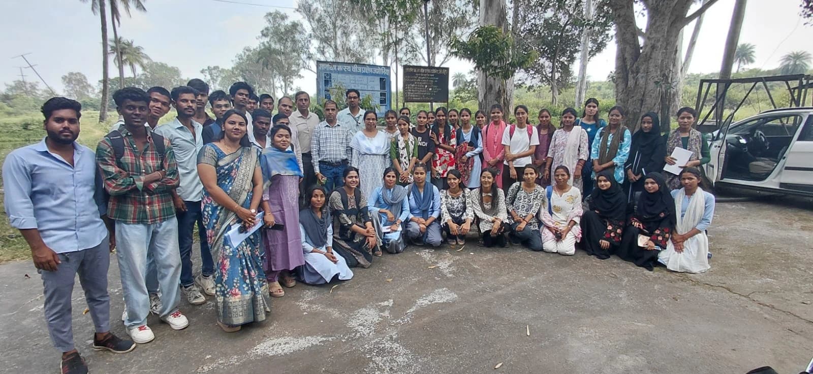 एक्सीलेंस कॉलेज के 40 विद्यार्थियों ने किया मत्स्य पालन केंद्र जमुनिया का शैक्षणिक भ्रमण