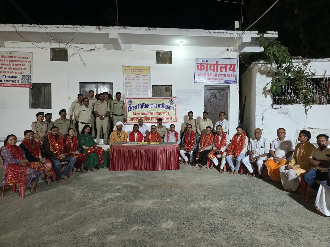 बड़ी मंदिर में लगा विधिक सहायता स्टॉल