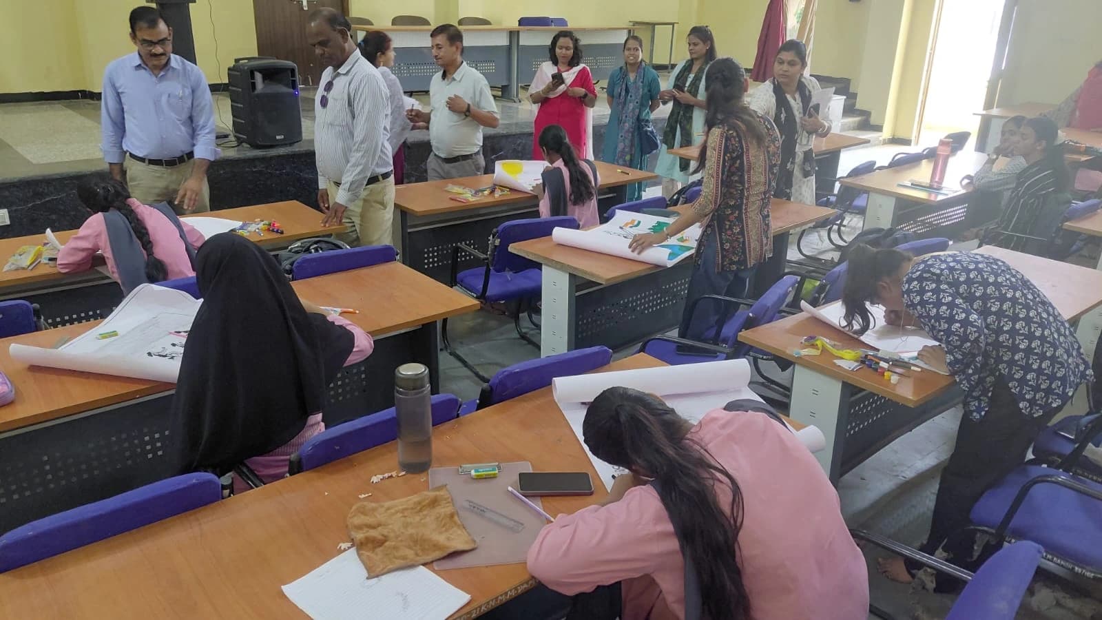 दमोह महाविद्यालय में मद्य निषेध सप्ताह, छात्राओं ने प्रतियोगिताओं में दिखाई रचनात्मकता