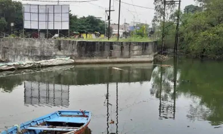 विसर्जन से पहले कुंड में पानी कम, प्रशासन ने फौरन की व्यवस्था