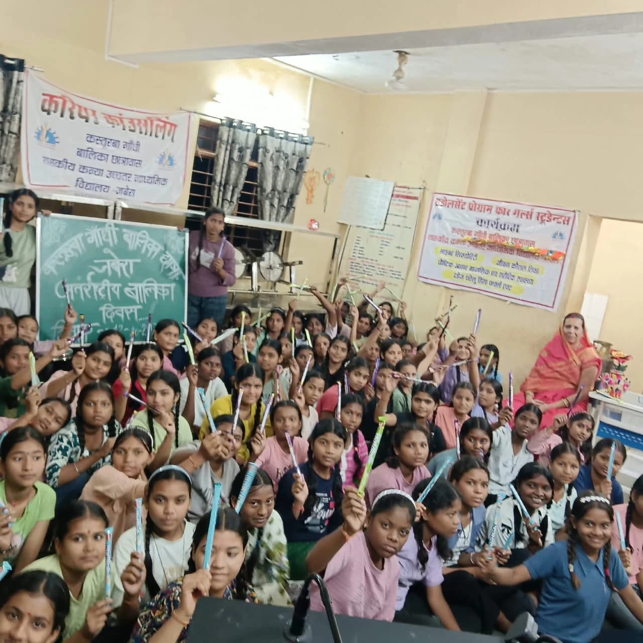 अंतर्राष्ट्रीय बालिका दिवस पर छात्रावास की बालिकाओं ने ली बाल विवाह रोकने की शपथ