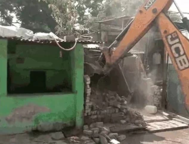 उज्जैन: सिंहस्थ 2028 की तैयारी, नीलगंगा क्षेत्र से हटाया अतिक्रमण