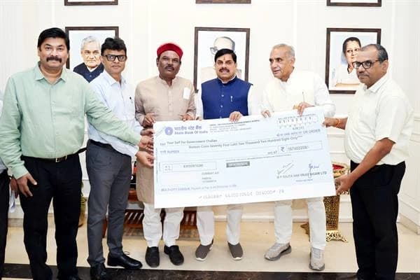 वन विकास निगम ने मुख्यमंत्री को सौंपा सर्वाधिक लाभांश