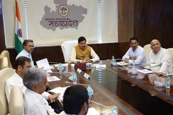 मानसून की समीक्षा: मुख्यमंत्री यादव ने कम वर्षा वाले जिलों में जल प्रबंधन और रोजगार सृजन के दिए निर्देश