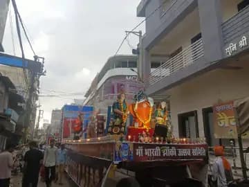 गणेश विसर्जन समारोह में उमड़ा श्रद्धालुओं का सैलाब