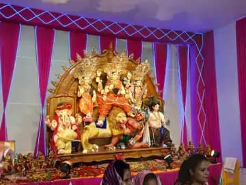 कंधों पर मां काली, 122 साल पुरानी परंपरा सागर में जीवंत
