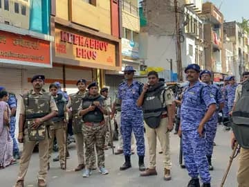 उज्जैन में महाकाल के क्षेत्र में पुलिस ने किया फ्लैग मार्च, 600 से ज्यादा शामिल