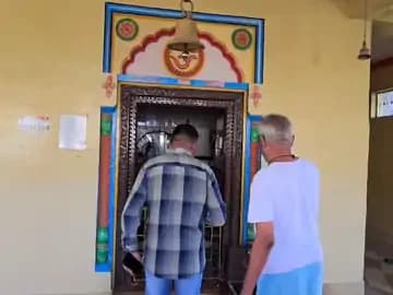दमोह: महादेव मंदिर में पांच ताले तोड़कर चोरों ने की लाखों की चोरी