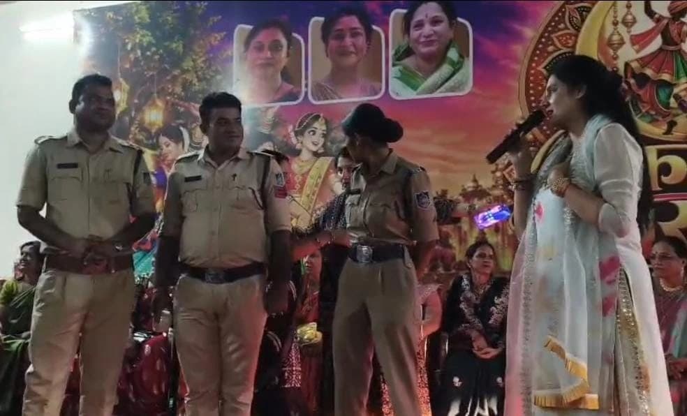 सीहोर में गरबा प्रशिक्षण के साथ बालिकाओं को सड़क सुरक्षा का पाठ