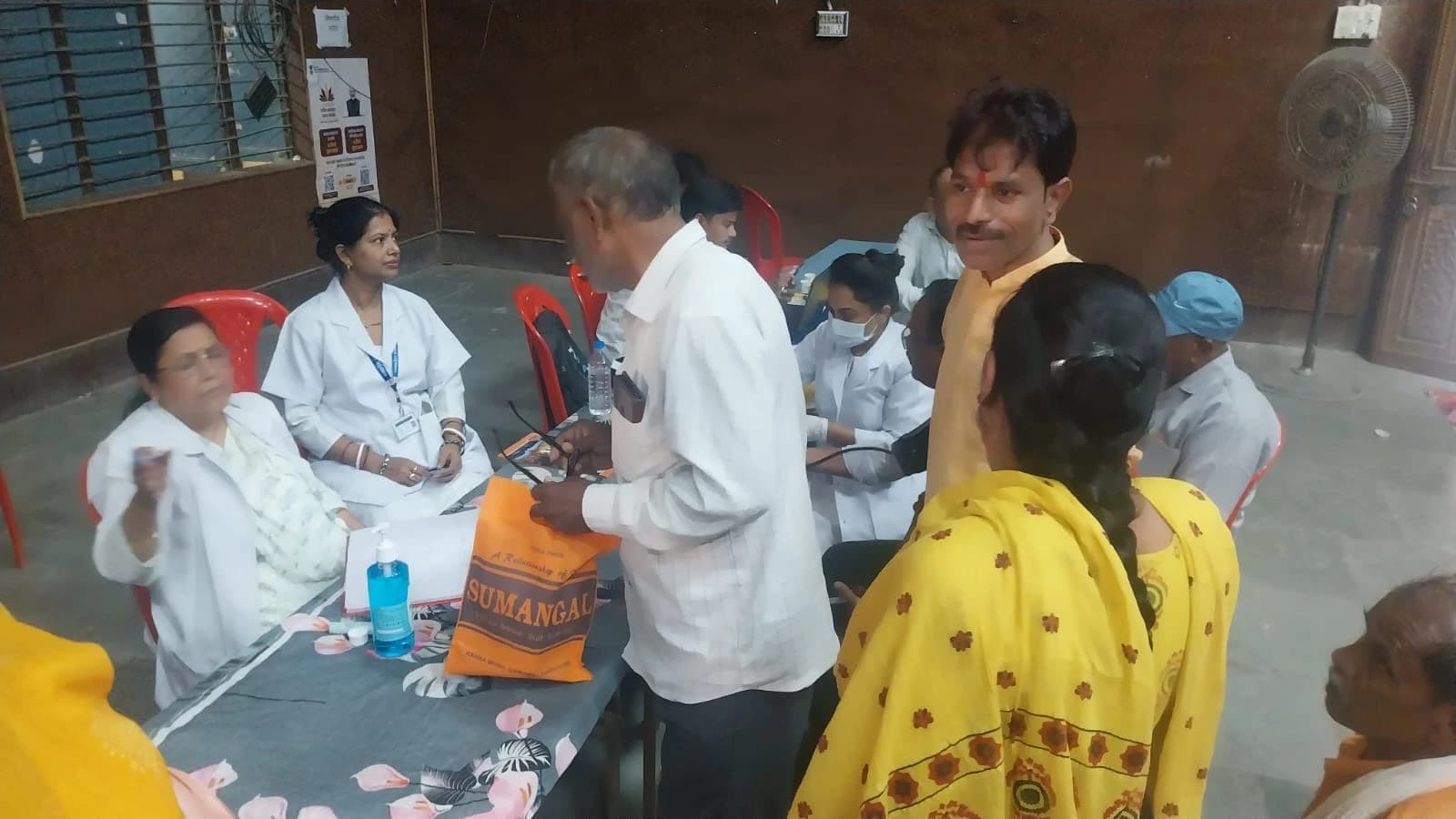 सेवा सेतु से दिव्यांग-वृद्धजनों को मिली स्वास्थ्य सुविधा, बांटे गए चश्मे