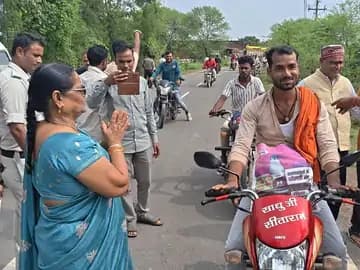 विधायक उमा देवी खटीक ने की हेलमेट लगाने की अपील