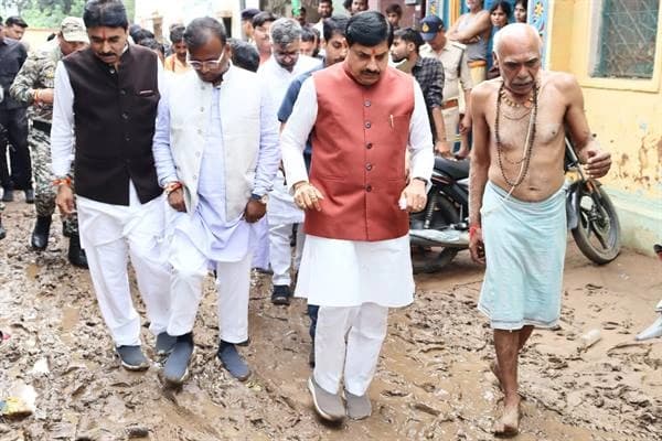 मुख्यमंत्री डॉ. यादव ने बाढ़ पीड़ितों को हर संभव सहायता का आश्वासन दिया