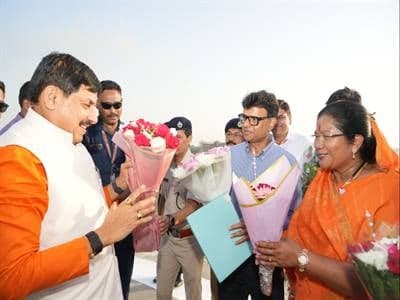 मुख्यमंत्री मोहन यादव का मंडला आगमन, अधिकारियों ने किया स्वागत