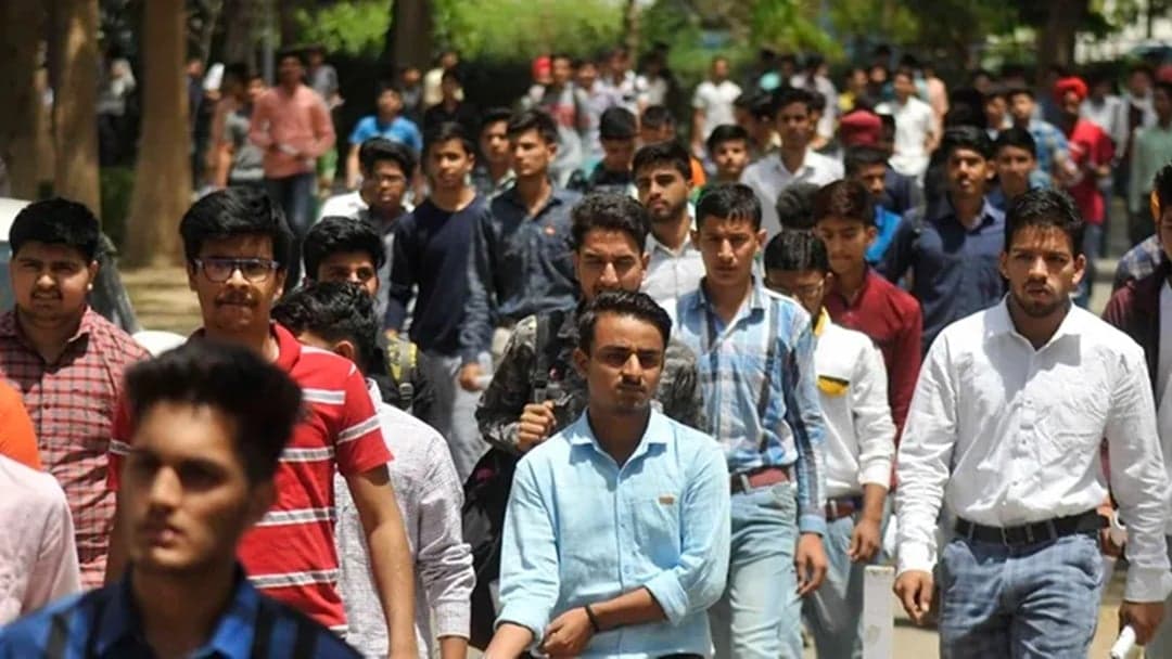 भारत में शिक्षित बेरोजगारी की समस्या और नकद हस्तांतरण की भूमिका