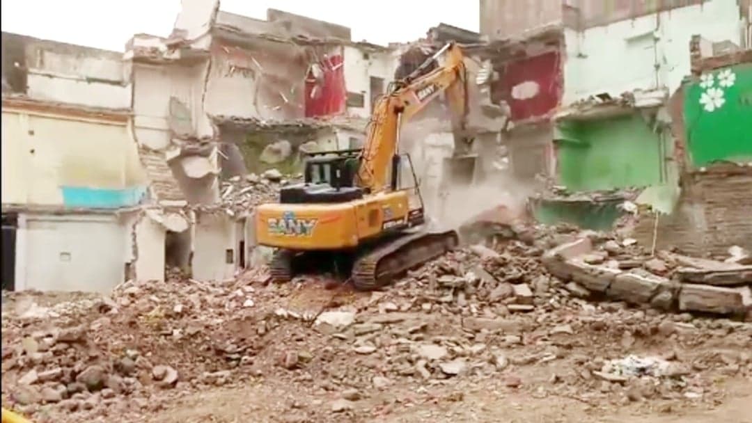उज्जैन के बेगमबाग में 10 निर्माण ढहाए, बनेगा नया ब्रिज