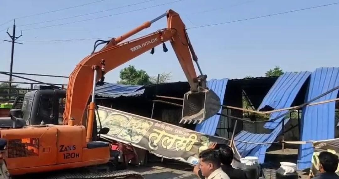 इंदौर: सुपर कॉरिडोर में आईडीए की 20 हजार वर्गफीट जमीन से हटाया गया अतिक्रमण