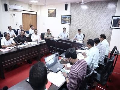 उज्जैन कलेक्टर ने दुग्ध उत्पादन बढ़ाने के दिए निर्देश, मिल्क रूट विस्तार पर जोर