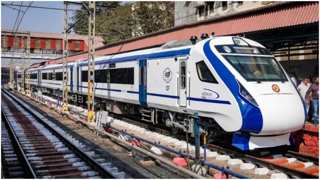 वंदे भारत एक्सप्रेस पर पथराव, आनंदीबेन पटेल सुरक्षित रहीं