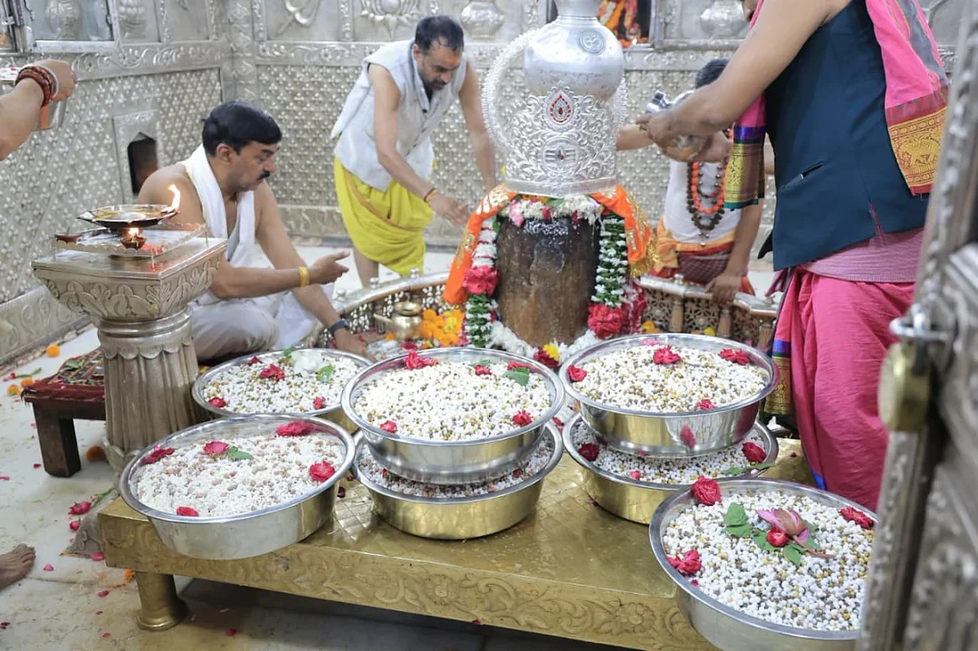 उज्जैन के महाकालेश्वर मंदिर में भक्तों को मिलेगी मुफ्त प्रसाद और फूल की सौगात