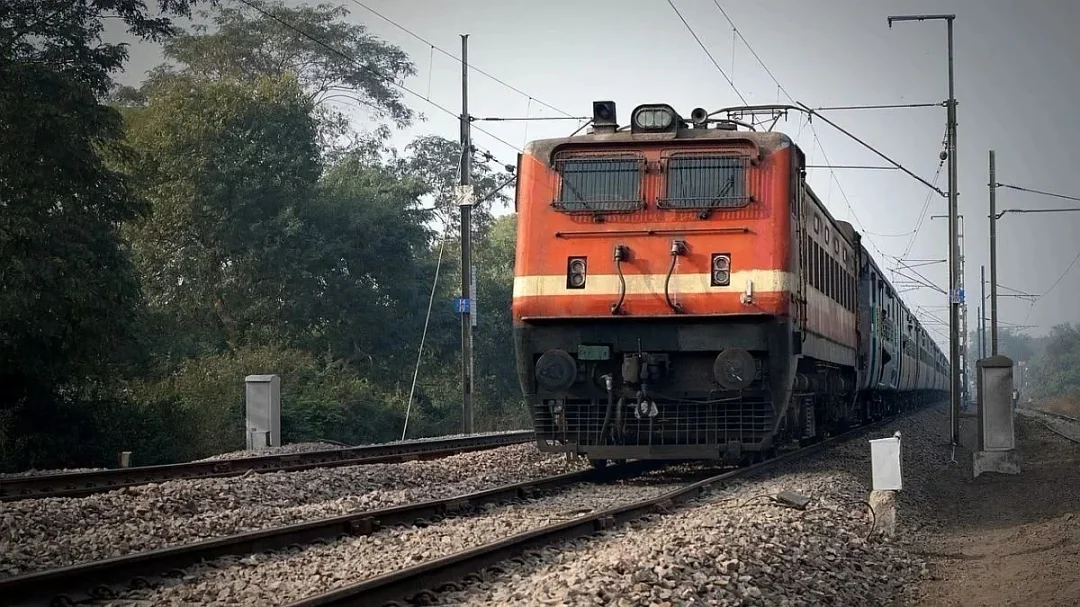 त्योहारों पर रेलवे का तोहफा, स्पेशल ट्रेनों के फेरे बढ़े