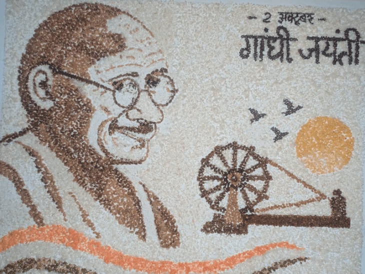 दाल-चावल से बापू का पोर्ट्रेट: उज्जैन के रवि आकोदिया ने गांधी जयंती पर दी अनूठी श्रद्धांजलि, 4-5 घंटे में तैयार