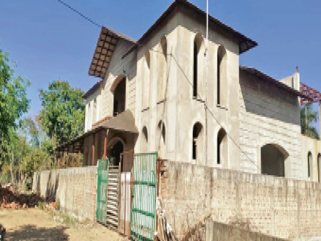 नगर निगम की सीलिंग कार्रवाई शुरू