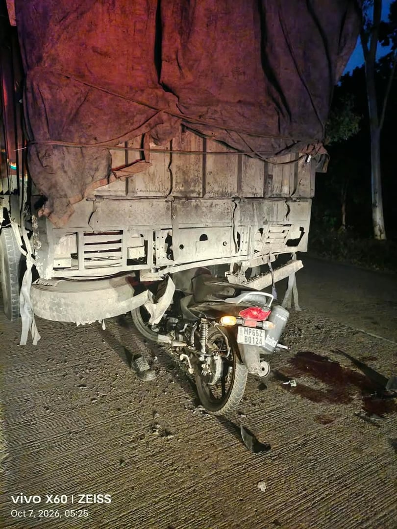 अनूपपुर में खड़े ट्रक से टकराई बाइक, 22 वर्षीय युवक की दर्दनाक मौत